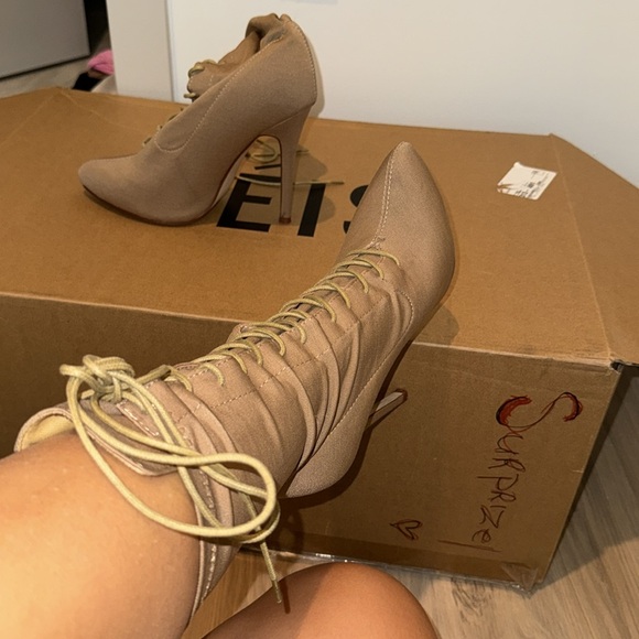 Lace up boots - Picture 4 of 4